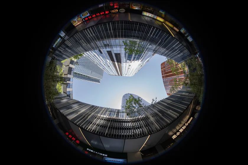 老蛙8-15mm F2.8鱼眼镜头评测 超广角的奇幻之眼