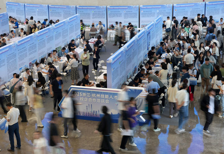 这是2025浙江·杭州技能人才校企合作洽谈会现场(2025年5月13日摄)。新华社记者 韩传号 摄