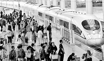 双节假期迎来返程高峰——多措并举保障顺畅出行