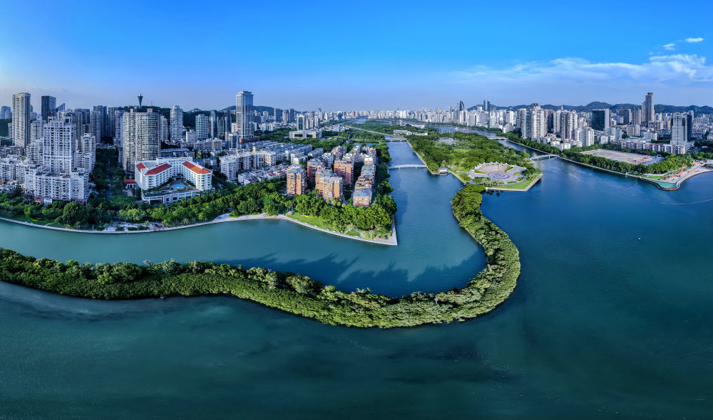 这是2024年9月3日拍摄的厦门筼筜湖和周边城市生态景观（无人机照片）。新华社记者 魏培全 摄