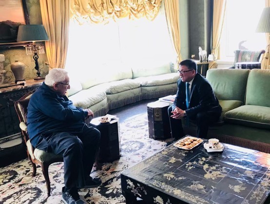 2019年,李成在基辛格家中。