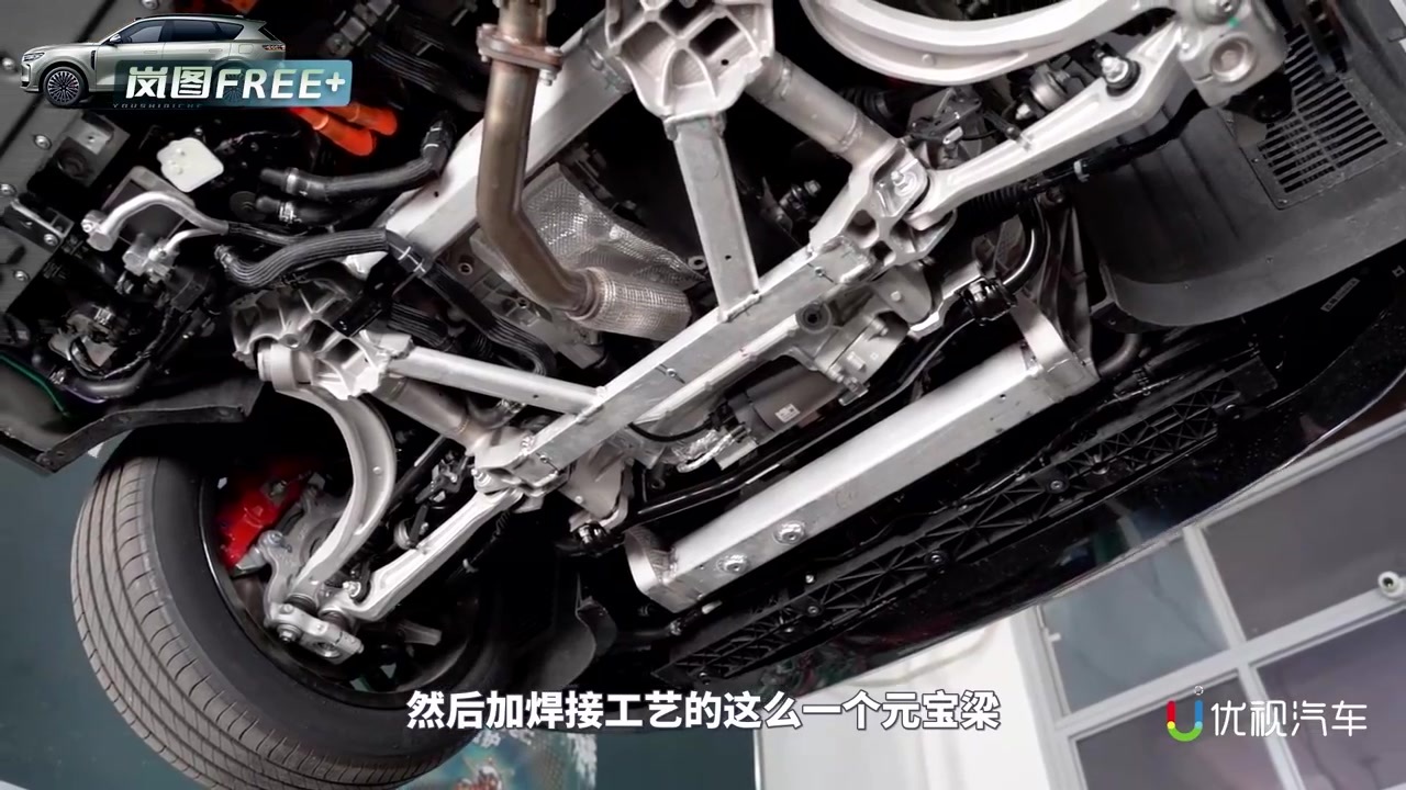 深度底盘评测！岚图FREE+对比理想L6，谁更稳？