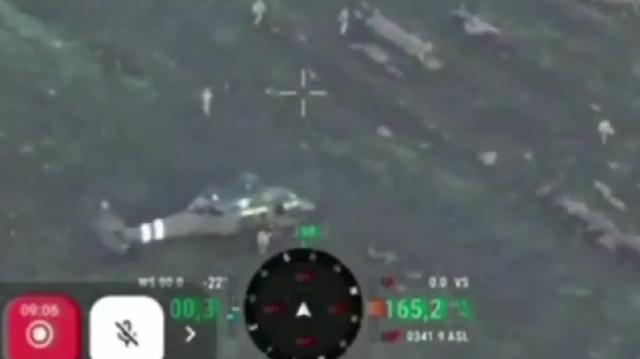 ▲着陆后投放人员的乌克兰黑鹰直升机