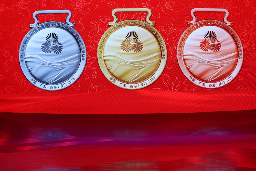 这是本届残特奥会奖牌“同心暖”。新华社记者 梁旭 摄