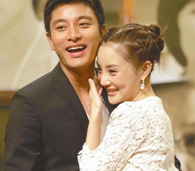 贾乃亮李小璐合体出游，男方仍态度卑微，“做头门”事件余波犹在