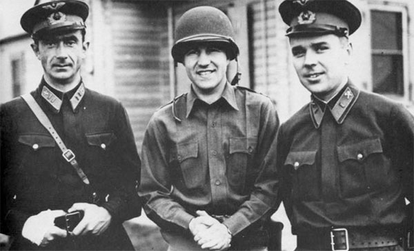 1943年,美国与苏联飞行员在诺姆