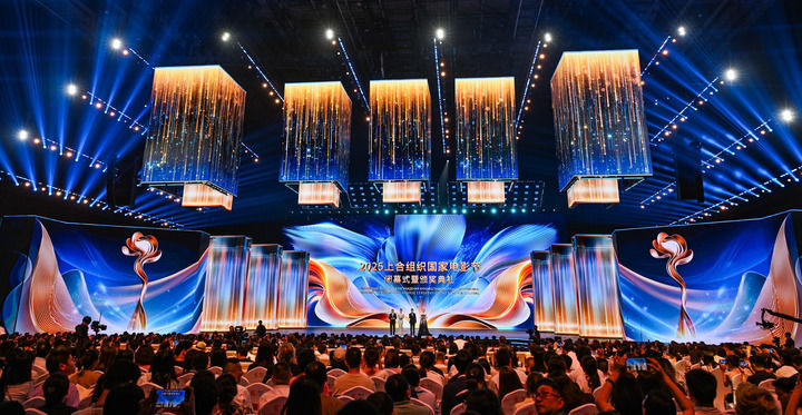 这是2025年7月6日在重庆永川区拍摄的2025上合组织国家电影节闭幕式现场。新华社记者 王全超 摄