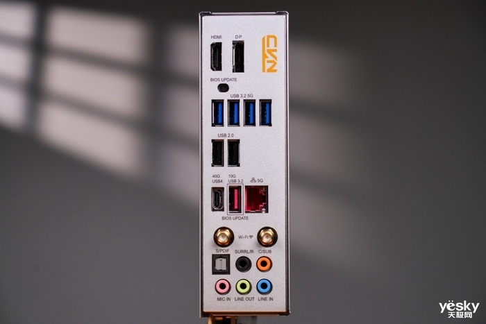 硬派电竞风高端AMD主板 七彩虹CVN X870 ARK FROZEN V14方舟主板评测