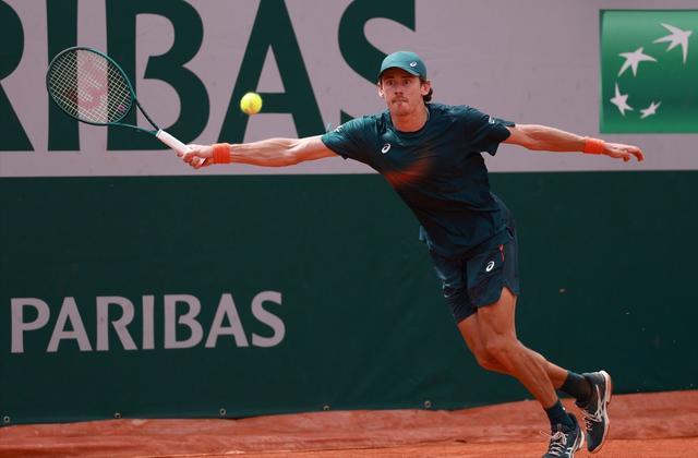 21岁新星成法网黑马!男单世界前十已有3人掉队,亚洲一哥易主