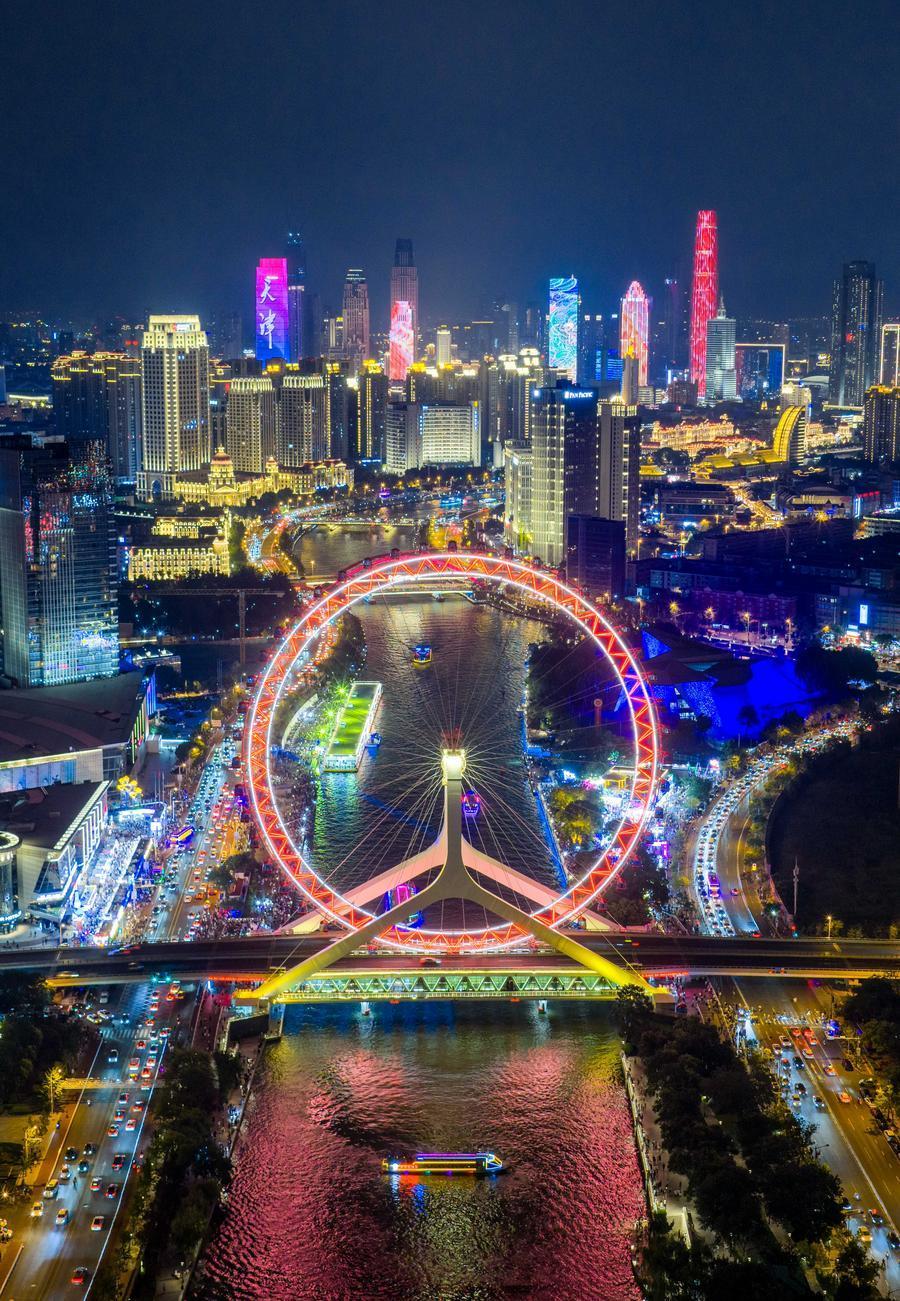 这是2025年8月1日拍摄的天津海河夜景(无人机照片)。新华社记者 孙凡越 摄