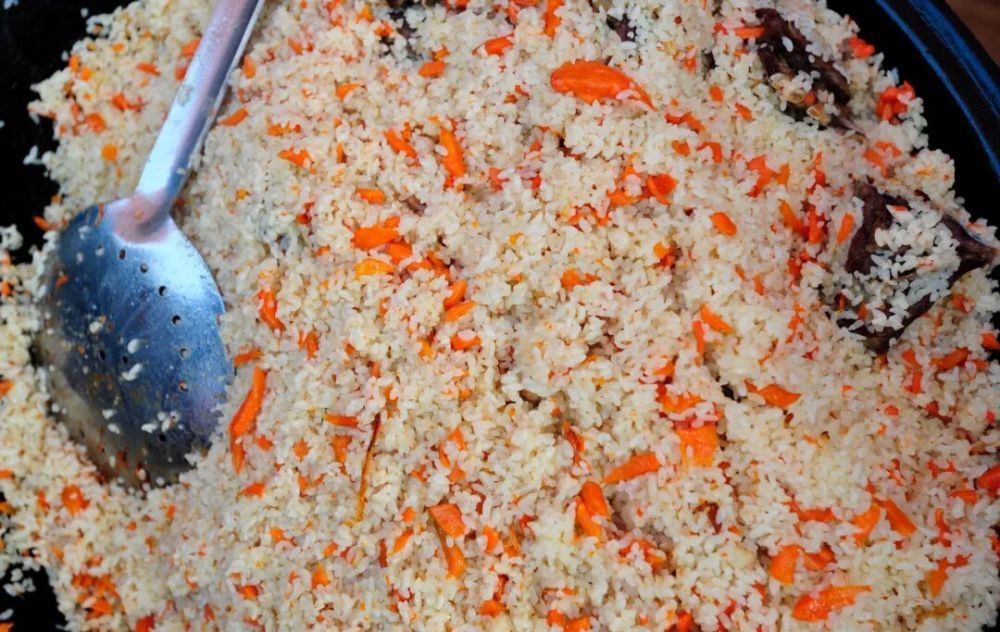 新疆特色小吃抓饭。于雷 摄