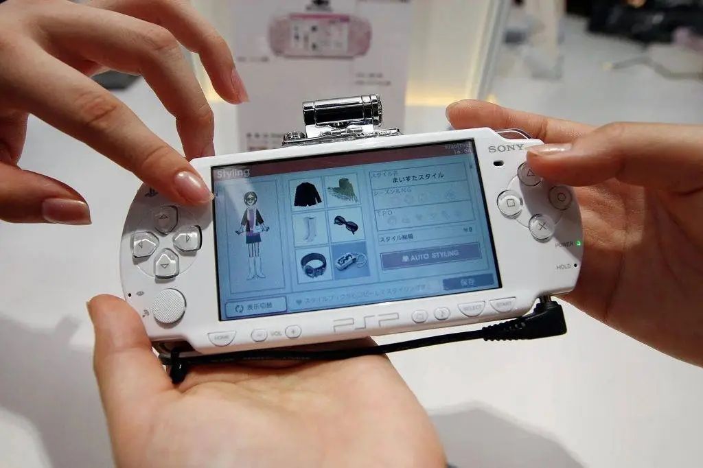 Switch 2和任天堂的对手不只有新PSP,还有每个人兜里的它