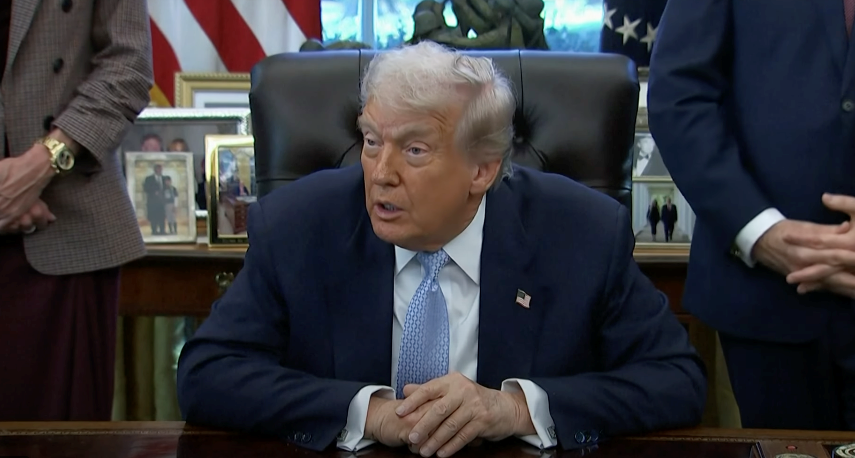 当地时间11月17日，特朗普在白宫椭圆形办公室称将批准向沙特出售F-35战斗机。 图源：外媒视频截图