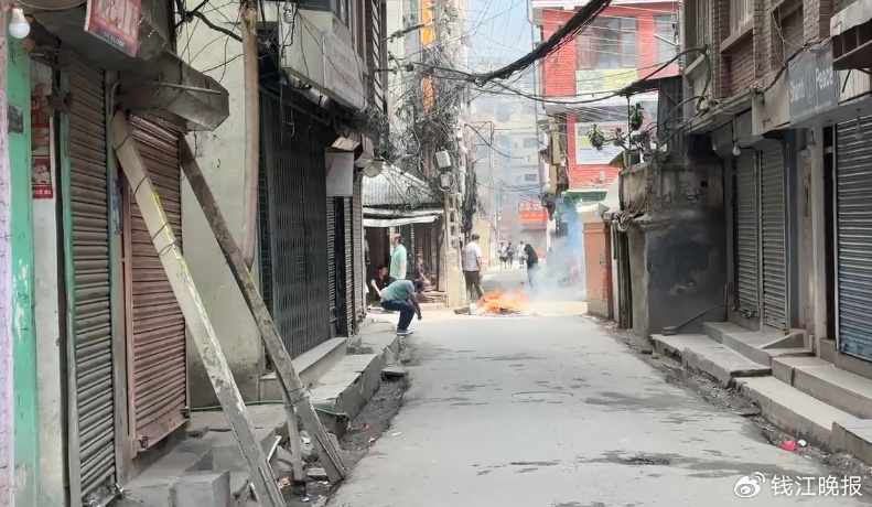 加德滿都街上店鋪已全部關(guān)門 受訪者提供