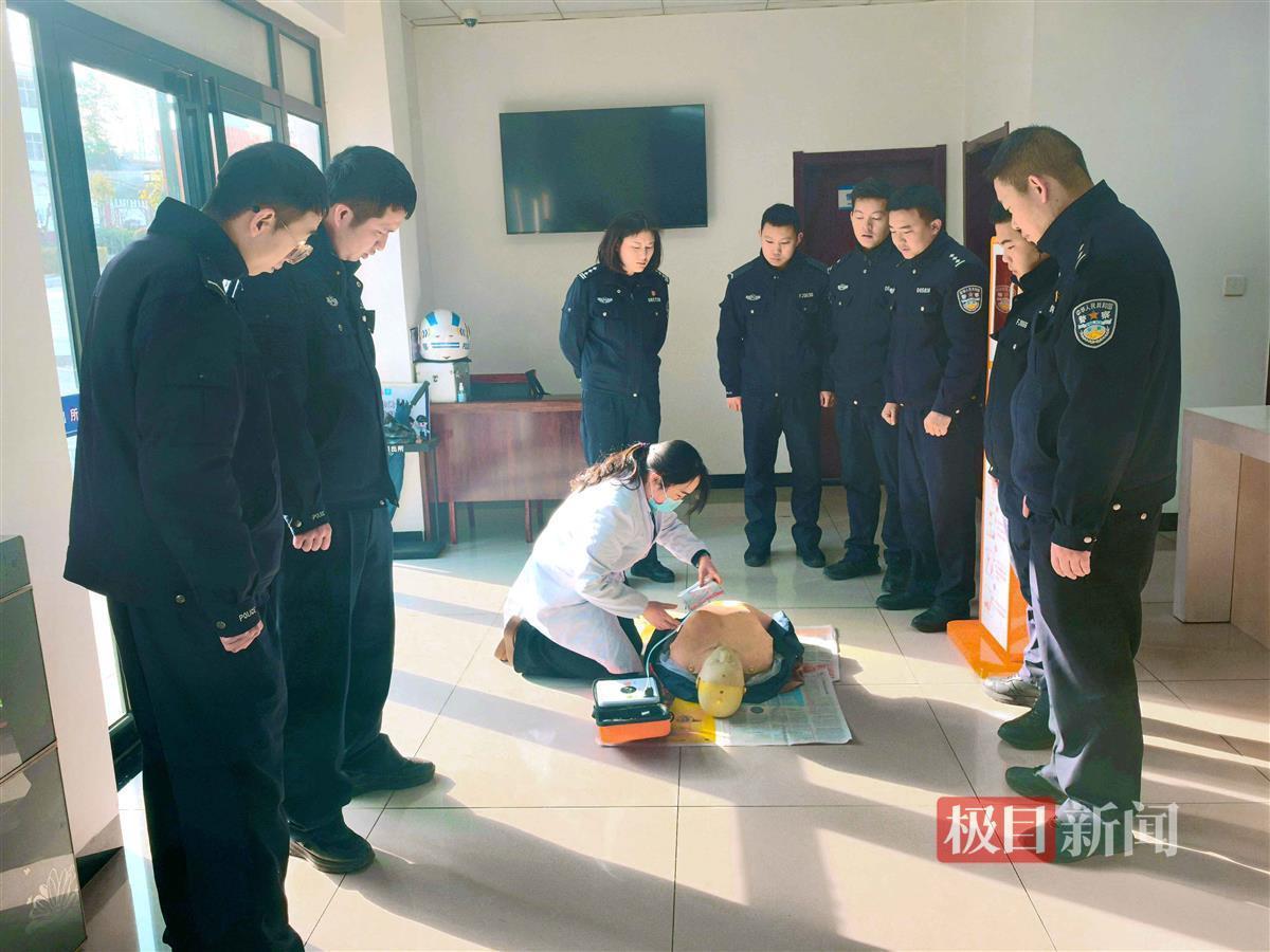 图4:急救技能知识培训现场.jpg