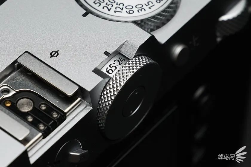 便携中画幅的极致影像 富士GFX100RF评测