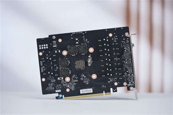 七彩虹iGame RTX 5060 Ti Ultra W DUO 16GB OC显卡图赏