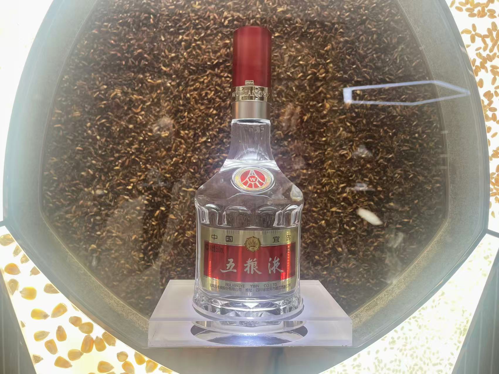 五粮液“普五”(第八代)在深圳市场批发价跌至860元/瓶。周良成/摄