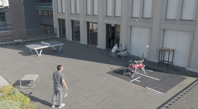 机器狗能当羽毛球搭子了!仅靠强化学习从0自学,还涌现出类人回位行为 | Science子刊