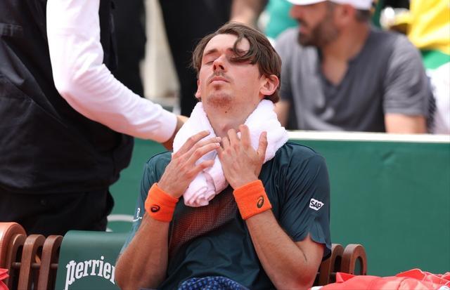 21岁新星成法网黑马!男单世界前十已有3人掉队,亚洲一哥易主