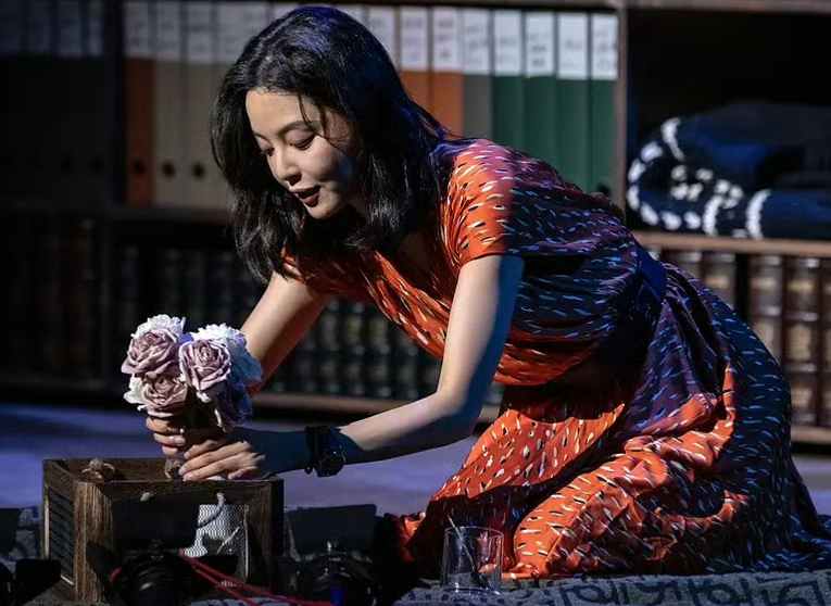 (图/微博@话剧初步举证中文版)