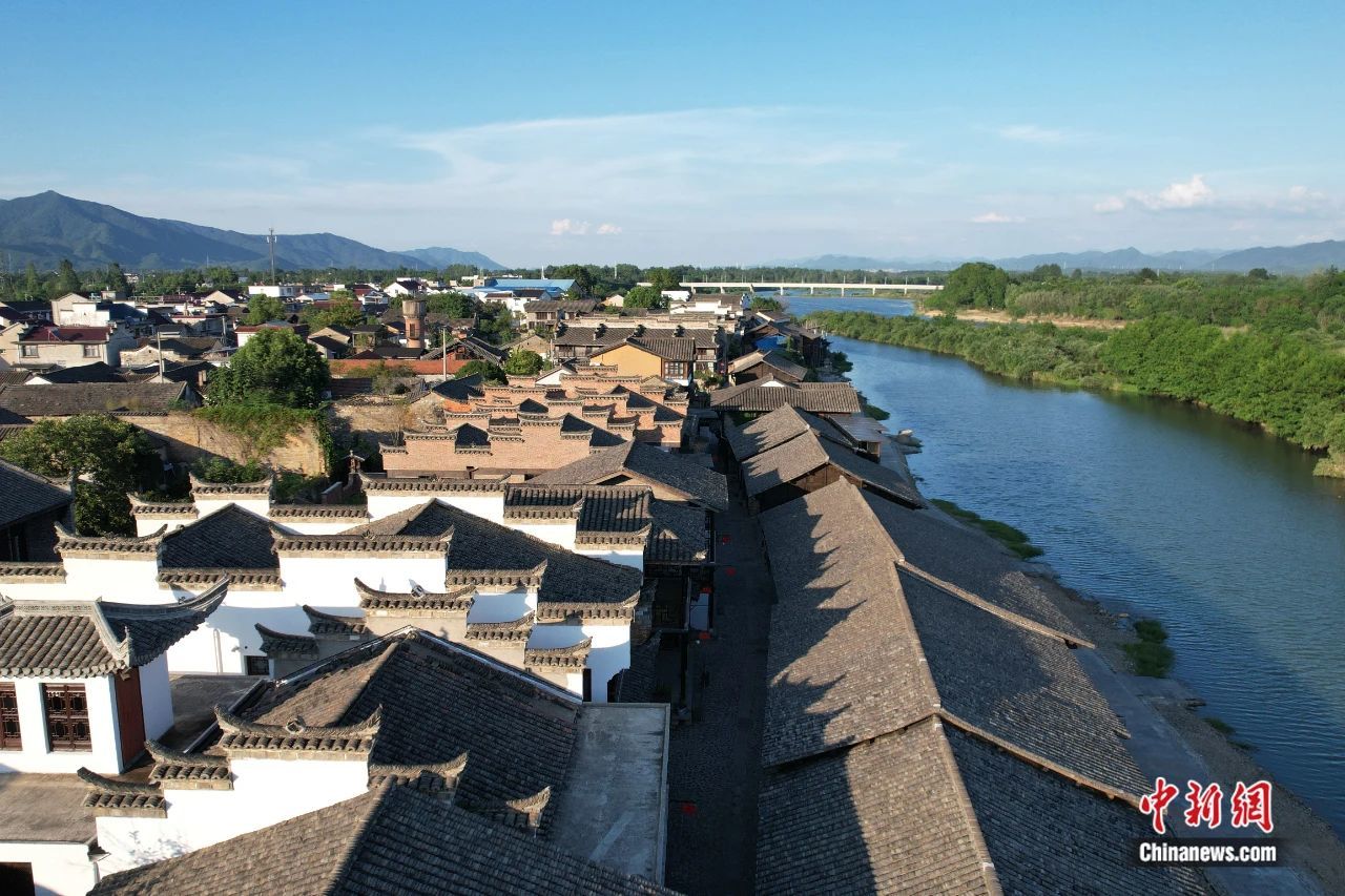 安徽泾县云岭镇章渡老街航拍图。(无人机照片)张强 摄