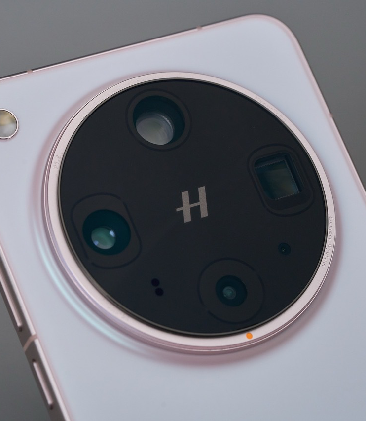 OPPO 发布 Find X8 Ultra,不再牺牲手感换影像