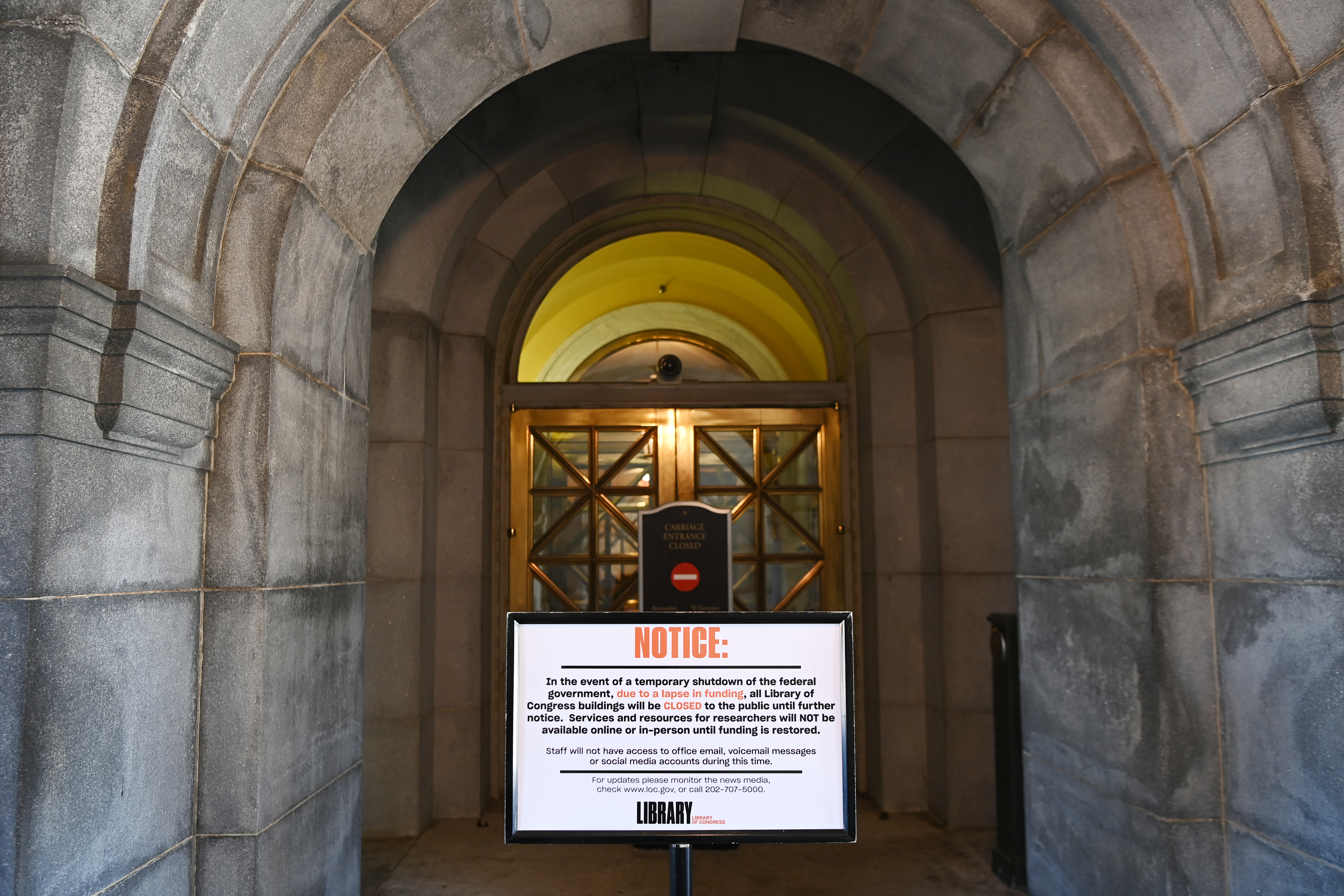 美国联邦政府再“停摆”的首日