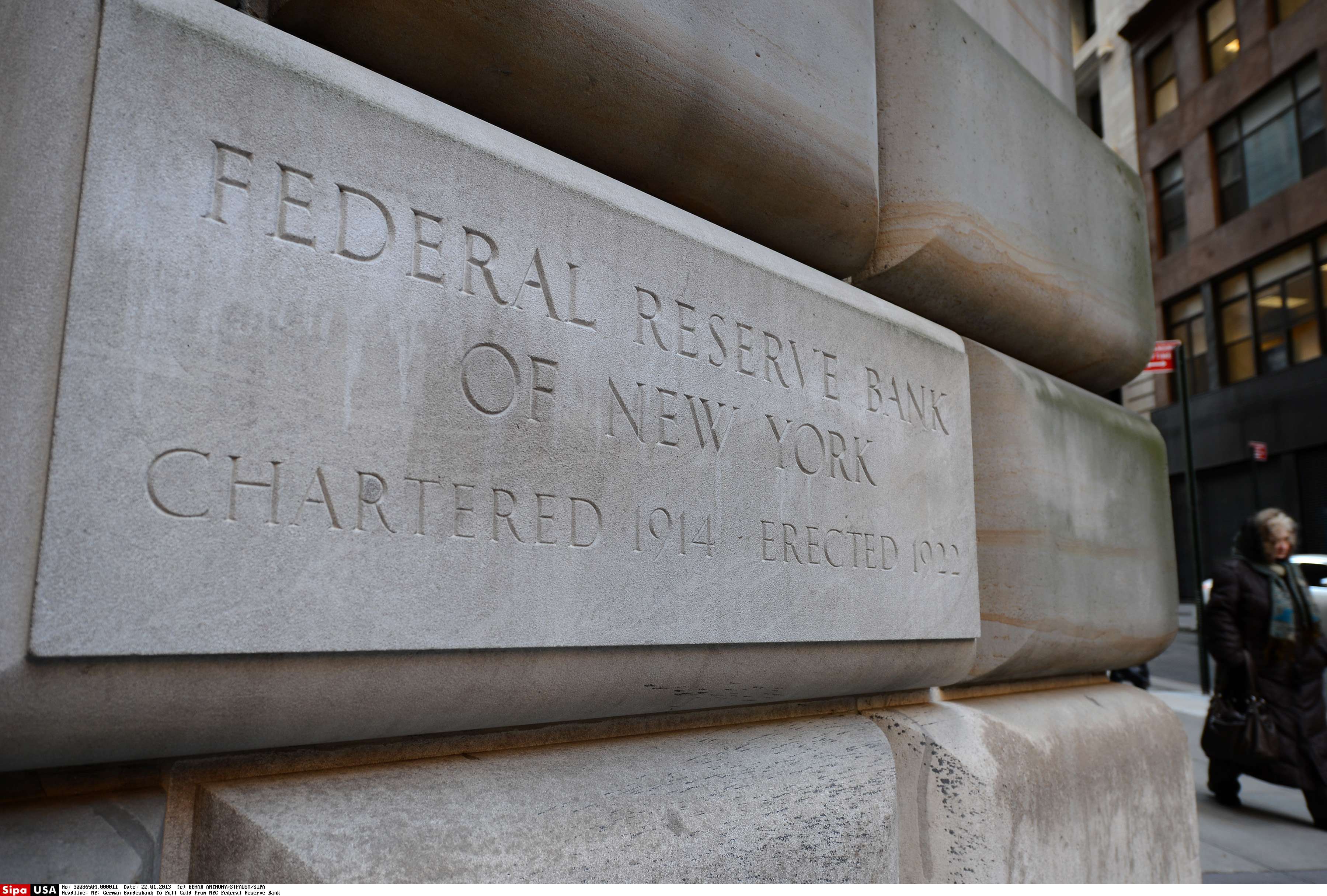 1200多吨黄金存在美国不放心，德国议员：“点清楚，往回搬”