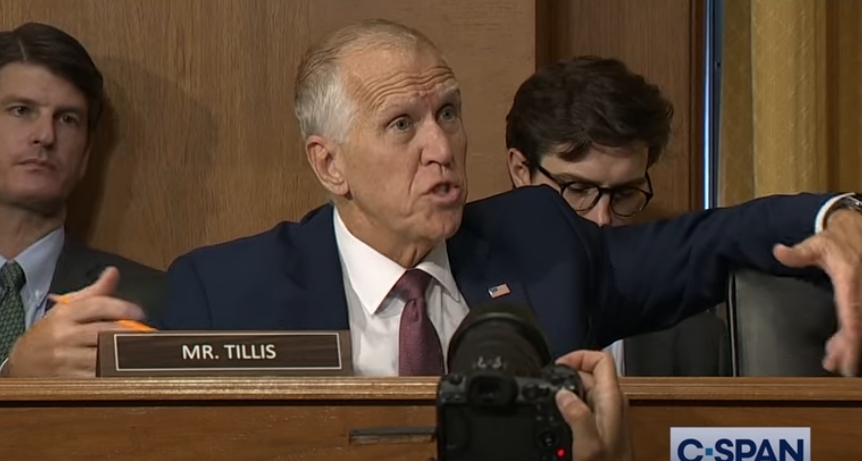 北卡罗来纳州共和党参议员汤姆·蒂利斯质疑特朗普关税政策。 C-SPAN