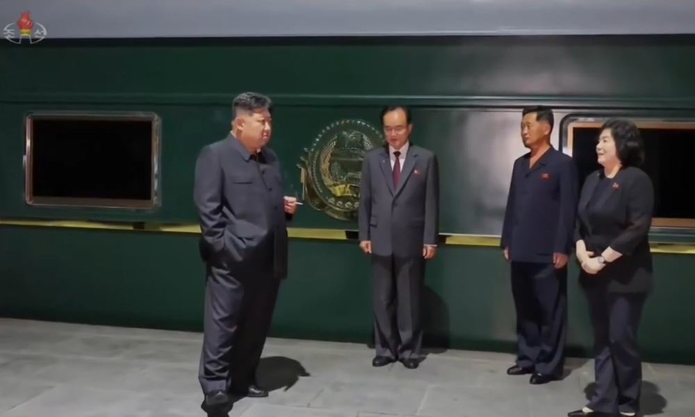 9月1日，金正恩乘专列启程来华。