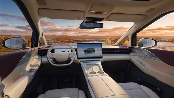 4-7座模式一键搞定！小鹏X9超级增程车型全球首发三排电动三折叠