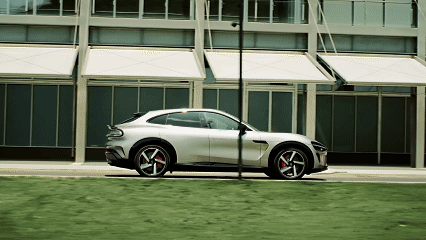 小米 YU7 首测:当一台性能猛兽,开启了顾家模式