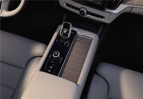 换上XC90同款格栅 新款沃尔沃S90官图发布:预计售价40万