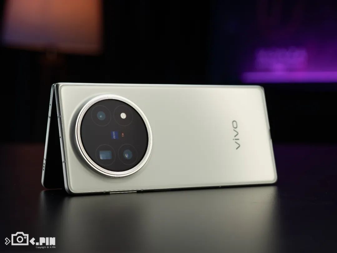 vivo刚出的这台折叠屏,我愿称它为“苹果最佳搭子”