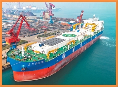 智慧渔业养殖工船“国信1号2—2”。张进刚摄（人民视觉）