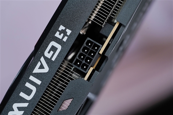 双风扇短小精悍!耕升RTX 5050追风OC显卡图赏