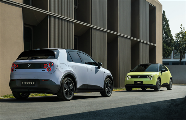 空间魔术师!Firefly萤火虫内饰首秀:全车27处储藏空间