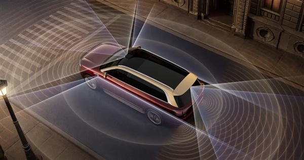 看到鸿蒙智行的MPV 我觉得友商们要紧张起来了