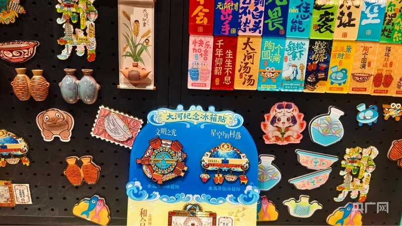 大河村遺址博物館新館里的文創(chuàng)產(chǎn)品(央廣網(wǎng)記者 郝振青 攝)
