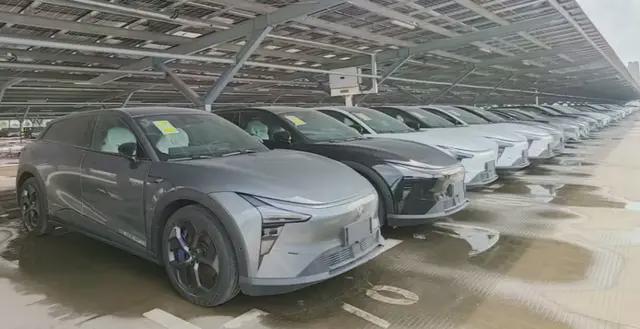 那些买爆雷车的年轻人