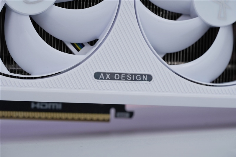 电竞叛客RTX 5070 Ti MAX显卡评测:300W性能释放畅玩4K 隐藏电源线设计海景房绝配