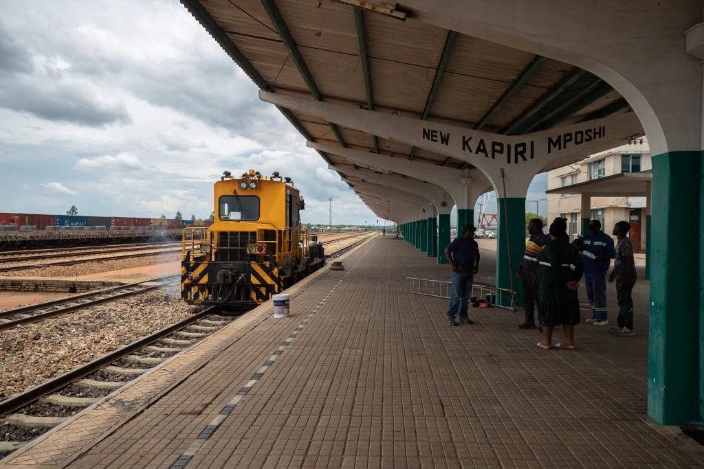 这是11月14日拍摄的赞比亚新卡皮里姆波希车站站台。新华社记者 彭立军 摄