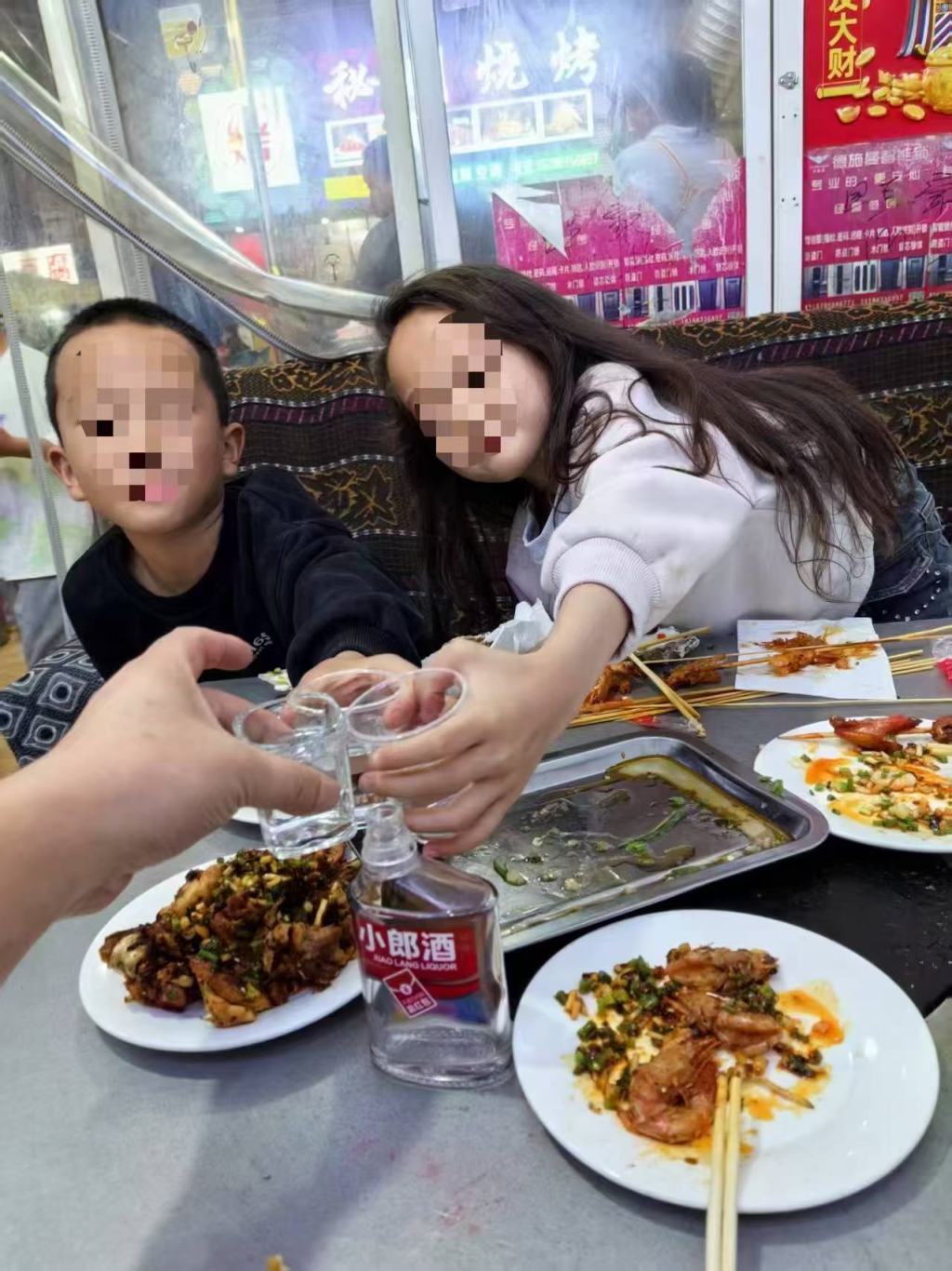 5月22日凌晨,刘杰发在微信群里的小孩照片。受访者供图