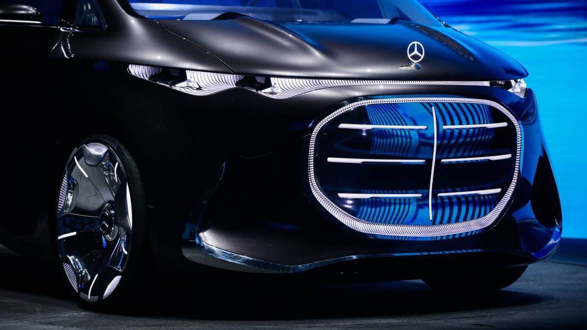 奔驰发布 MPV 概念车 VISION V,内饰科幻,前脸长了8 块腹肌
