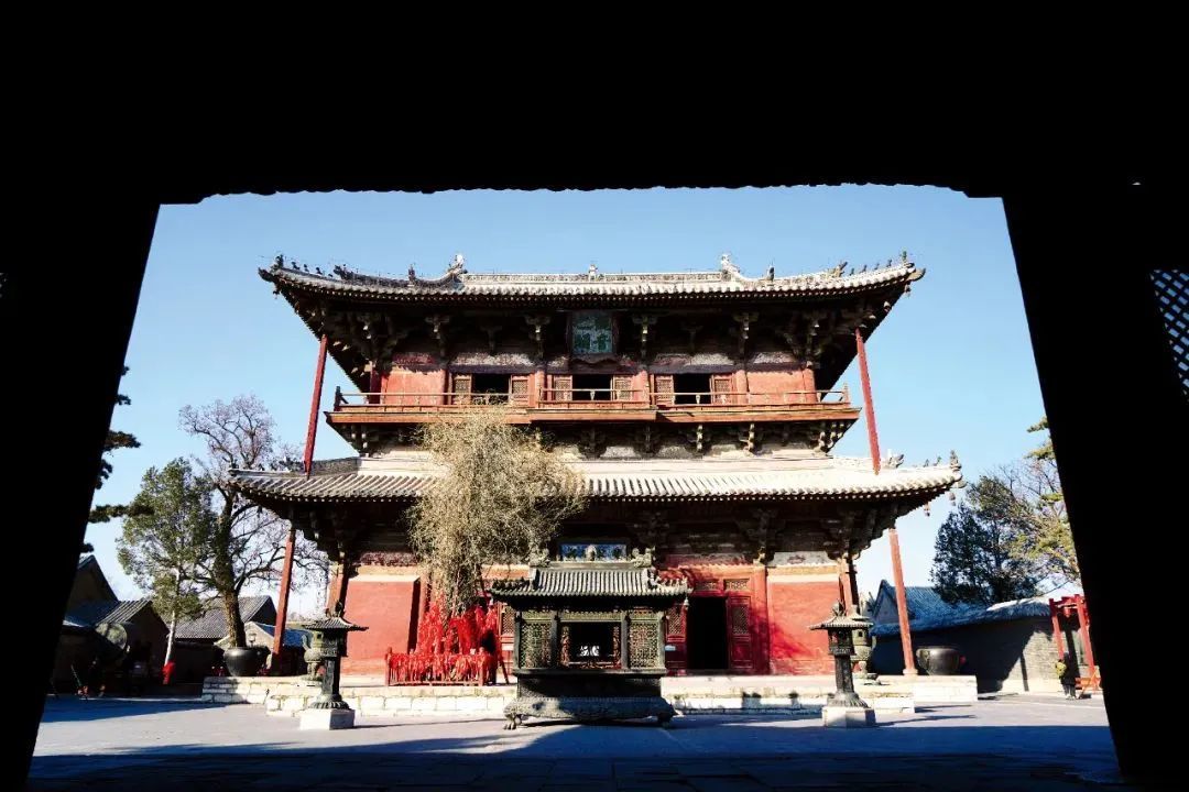 从独乐寺山门看观音阁。摄影/本刊记者 倪伟