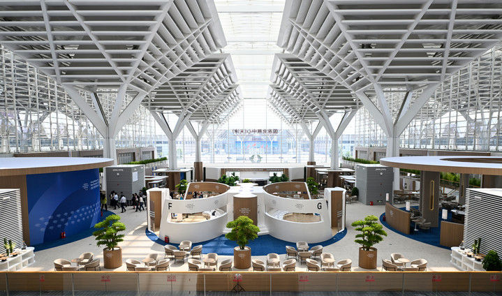 这是在国家会展中心（天津）拍摄的2025夏季达沃斯论坛新领军者村一景（6月22日摄）。图片均为新华每日电讯记者赵子硕摄