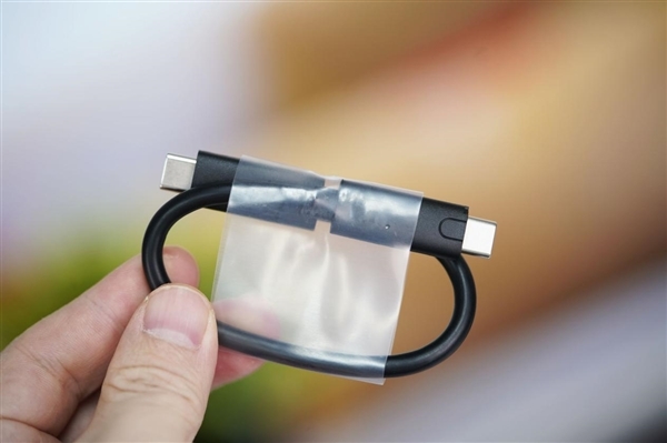 3米摔不坏!英睿达X10 Portable SSD图赏