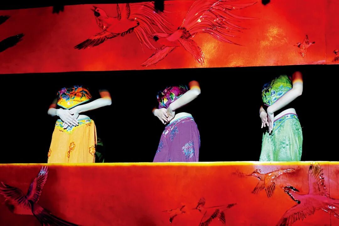 上图:山水实景演出《印象·刘三姐》 图/IC