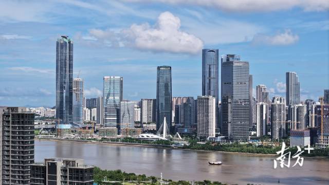 “澳门+横琴”正在逐步成为国内国际企业、要素“走出去、引进来”的“黄金通道”。